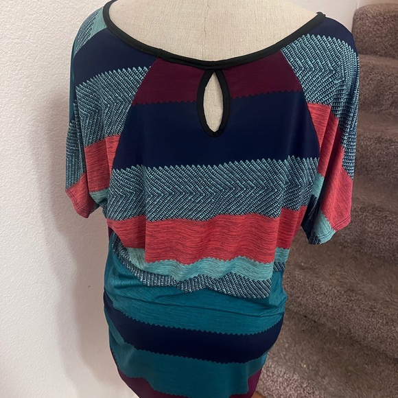 Top - Picture 2 of 3